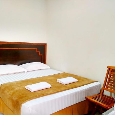 סוראבאיה Hotel Keluarga Djagalan Raya מראה חיצוני תמונה