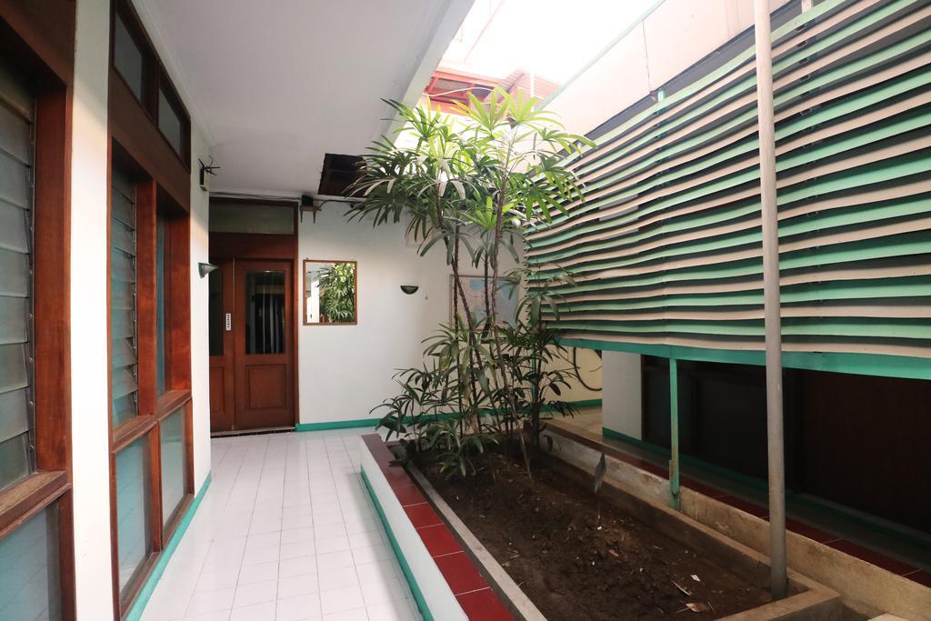 סוראבאיה Hotel Keluarga Djagalan Raya מראה חיצוני תמונה