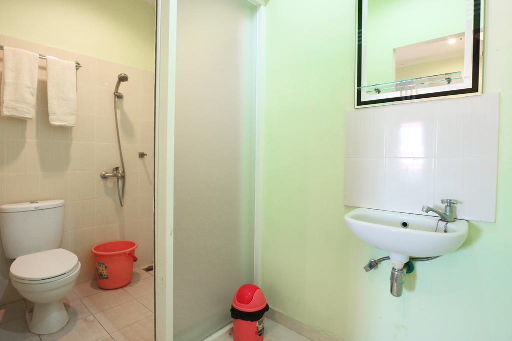 סוראבאיה Hotel Keluarga Djagalan Raya מראה חיצוני תמונה