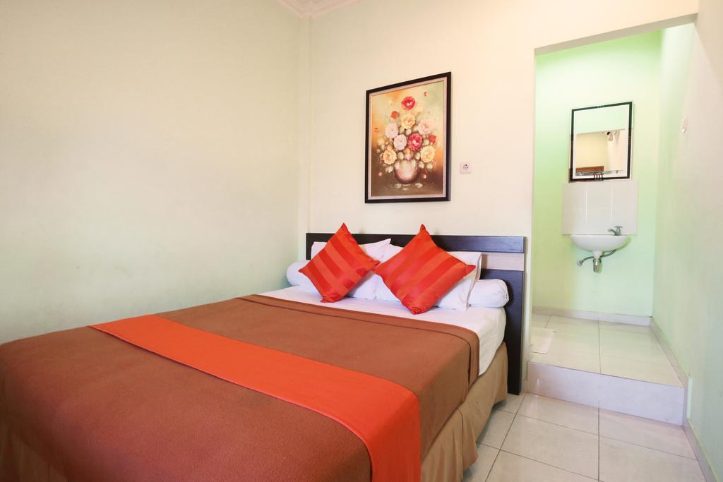 סוראבאיה Hotel Keluarga Djagalan Raya מראה חיצוני תמונה