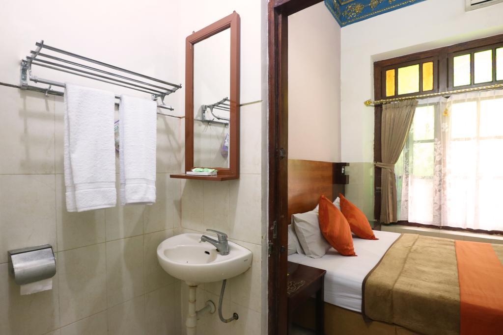 סוראבאיה Hotel Keluarga Djagalan Raya מראה חיצוני תמונה