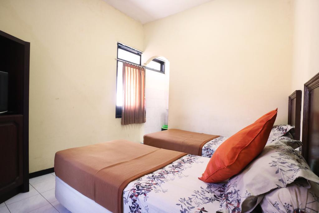סוראבאיה Hotel Keluarga Djagalan Raya מראה חיצוני תמונה