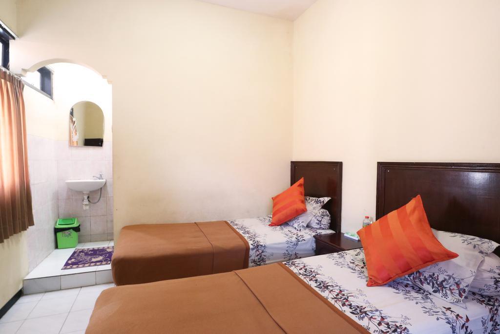 סוראבאיה Hotel Keluarga Djagalan Raya מראה חיצוני תמונה