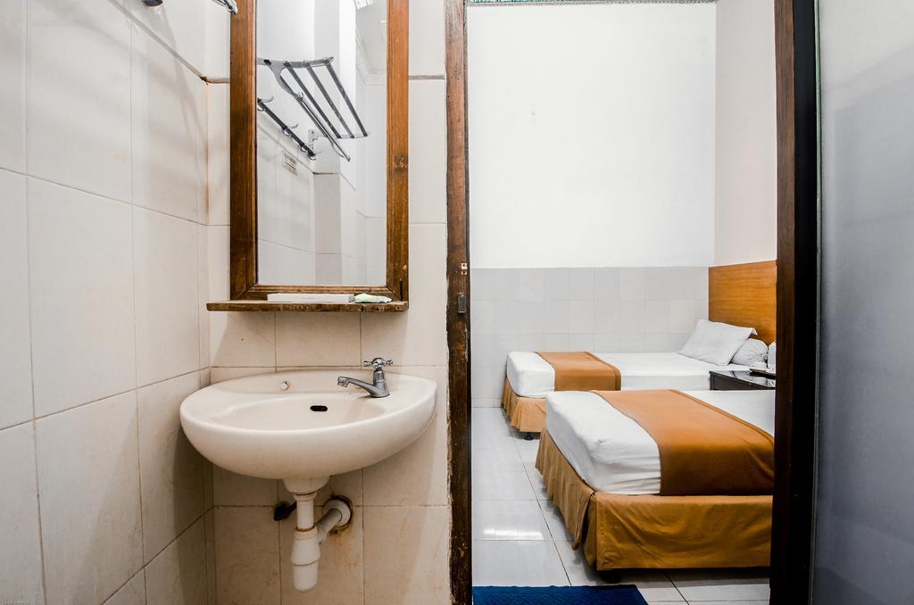 סוראבאיה Hotel Keluarga Djagalan Raya מראה חיצוני תמונה
