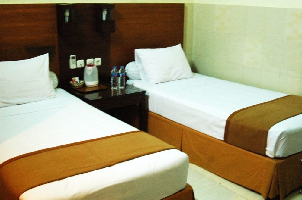 סוראבאיה Hotel Keluarga Djagalan Raya מראה חיצוני תמונה