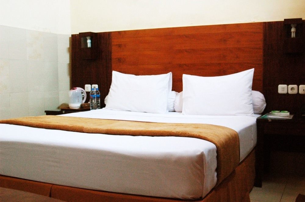 סוראבאיה Hotel Keluarga Djagalan Raya מראה חיצוני תמונה