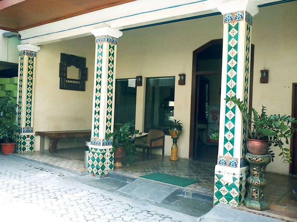 סוראבאיה Hotel Keluarga Djagalan Raya מראה חיצוני תמונה
