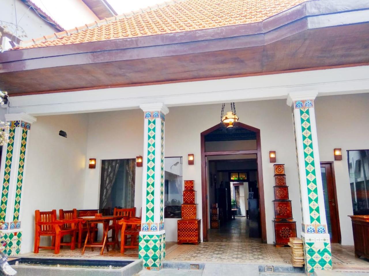 סוראבאיה Hotel Keluarga Djagalan Raya מראה חיצוני תמונה