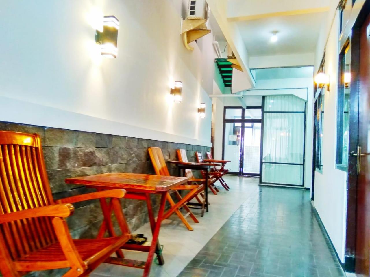 סוראבאיה Hotel Keluarga Djagalan Raya מראה חיצוני תמונה