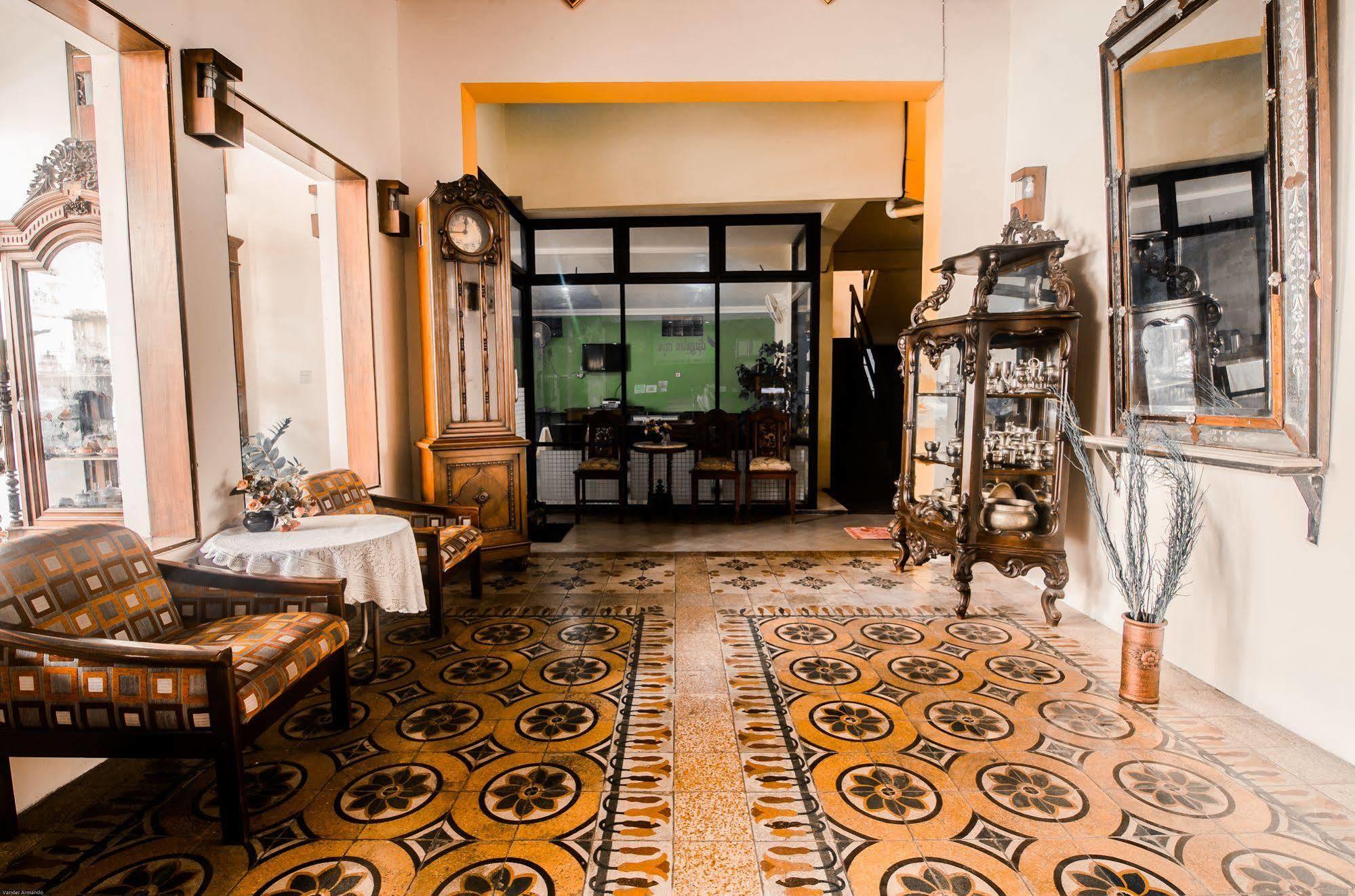 סוראבאיה Hotel Keluarga Djagalan Raya מראה חיצוני תמונה