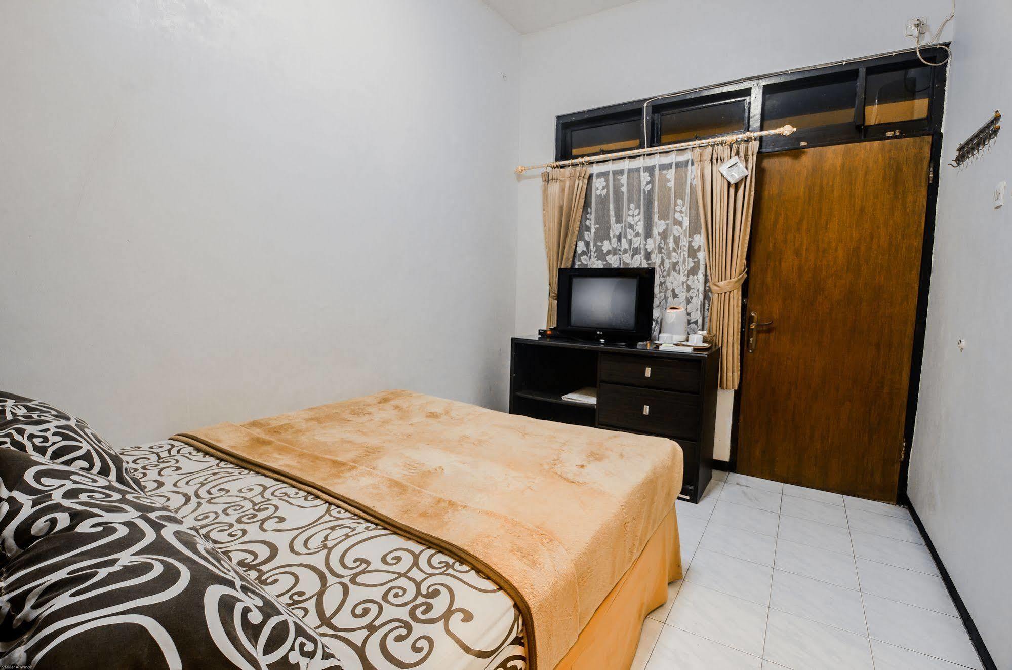 סוראבאיה Hotel Keluarga Djagalan Raya מראה חיצוני תמונה