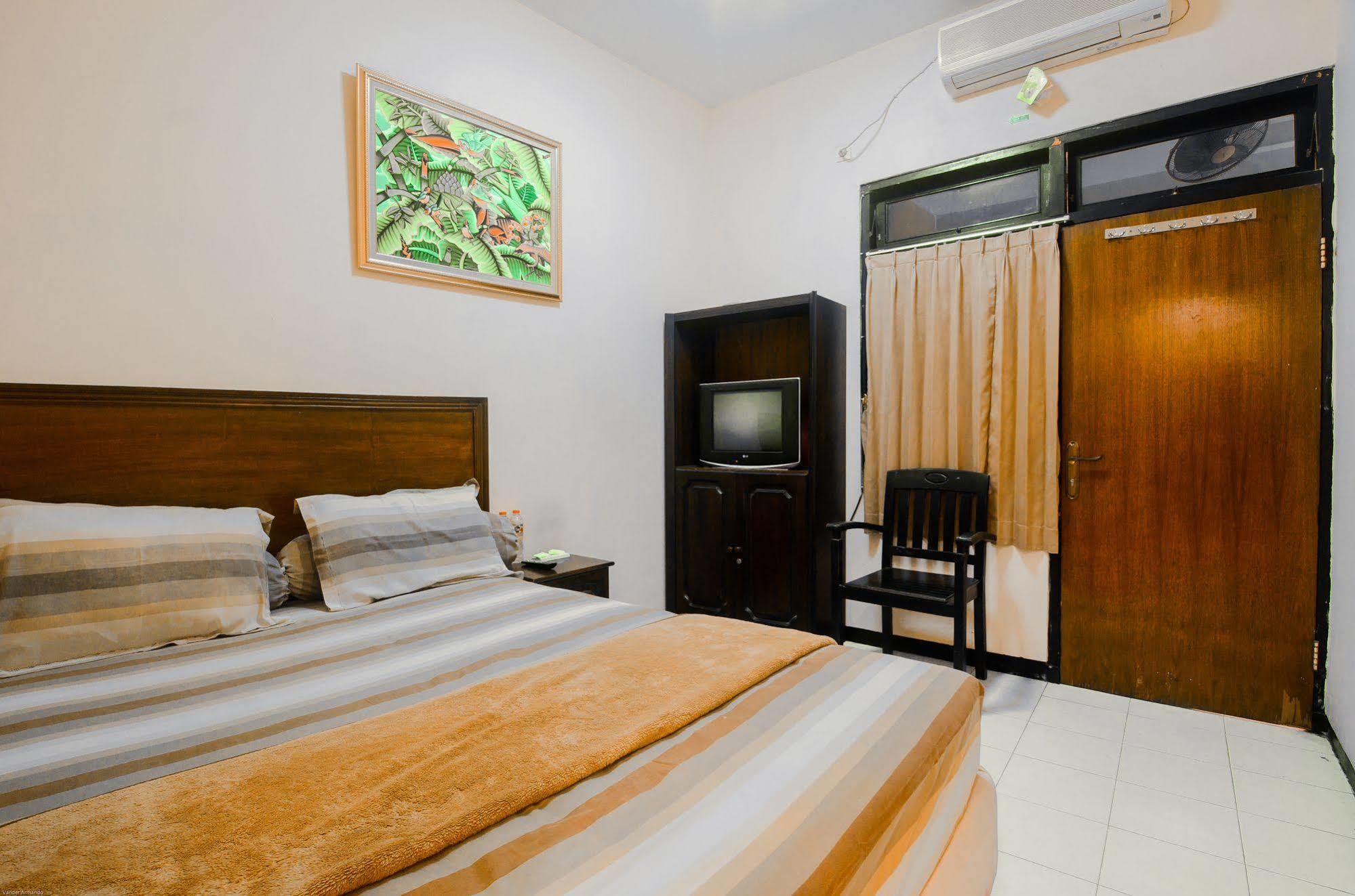 סוראבאיה Hotel Keluarga Djagalan Raya מראה חיצוני תמונה