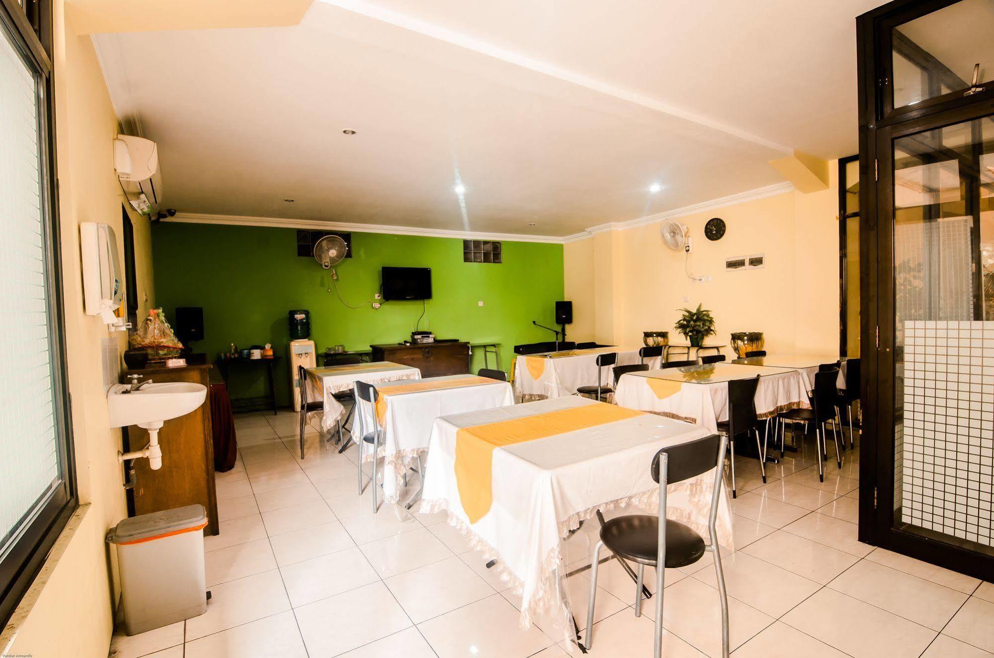 סוראבאיה Hotel Keluarga Djagalan Raya מראה חיצוני תמונה