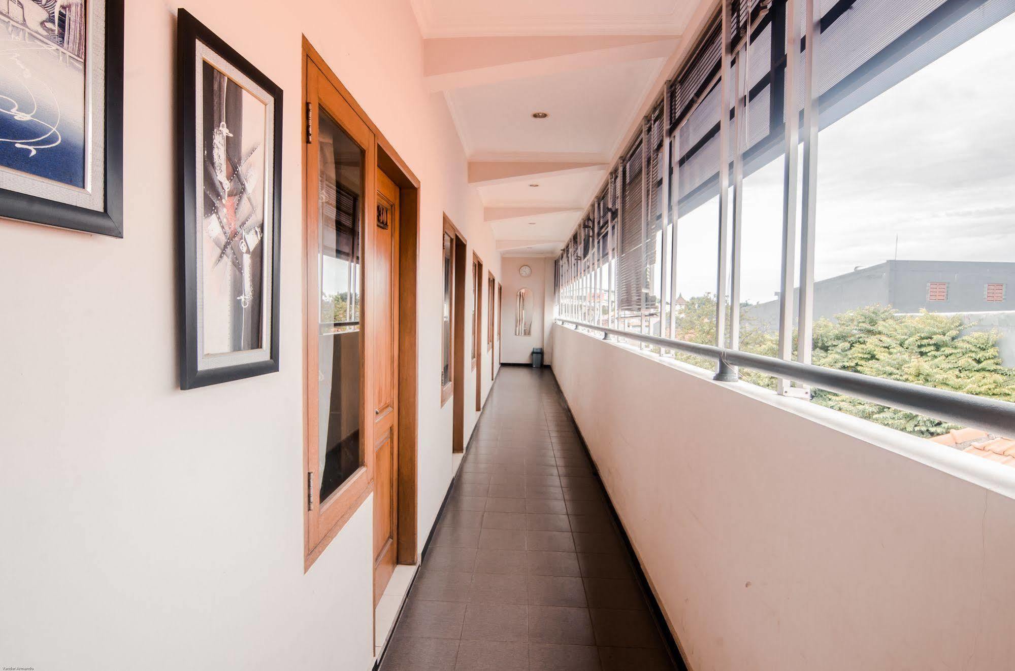 סוראבאיה Hotel Keluarga Djagalan Raya מראה חיצוני תמונה